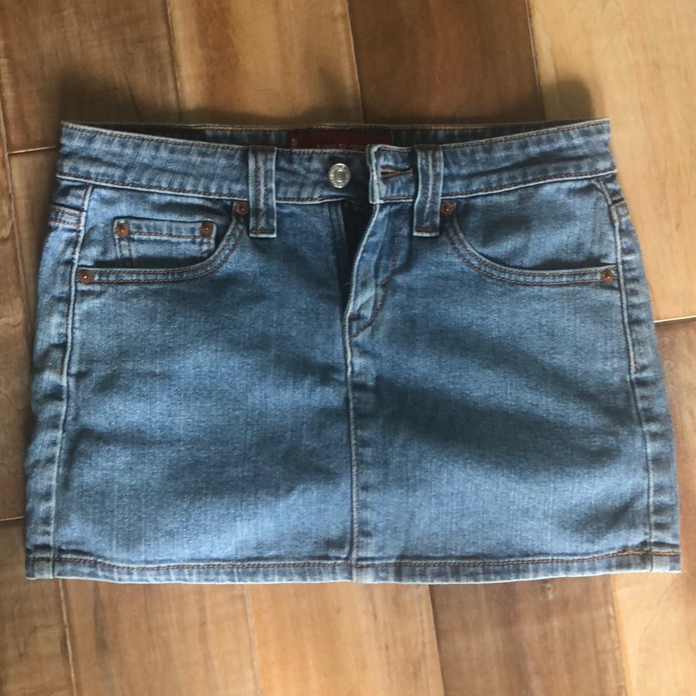Denim/Jean Levi’s mini skirt